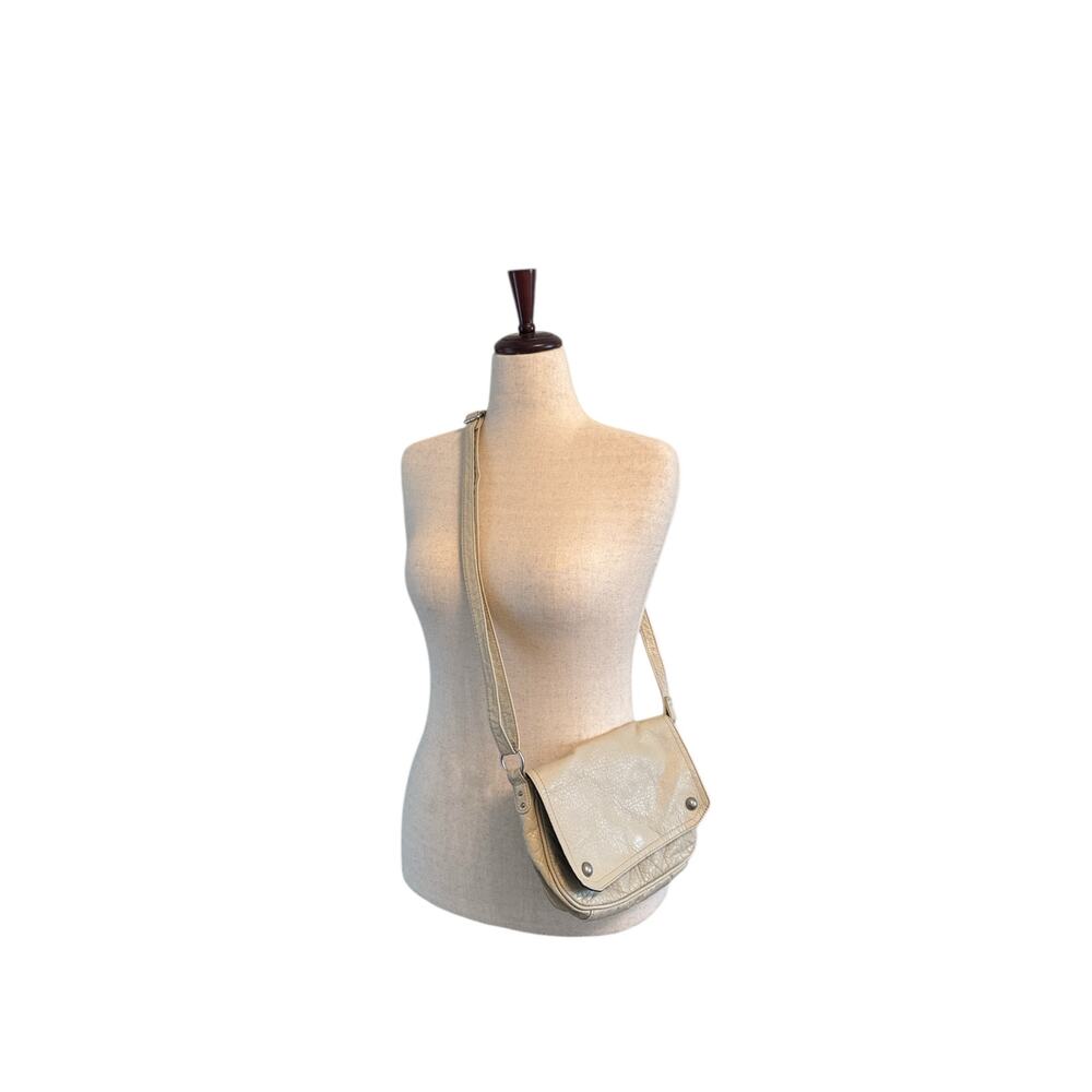 Mossimo cream faux leather small crossbody